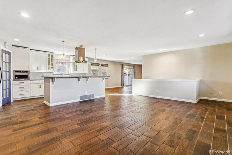 512 E Caley Dr, Centennial, CO 80121