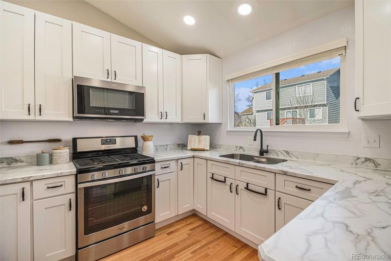 2482 S Salida Way, Aurora, CO 80013