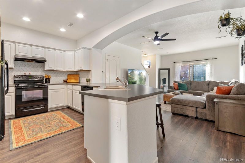 9713 Dahlia Ln, Thornton, CO 80229