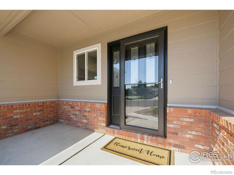 1129 Country Acres Dr, Johnstown, CO 80534