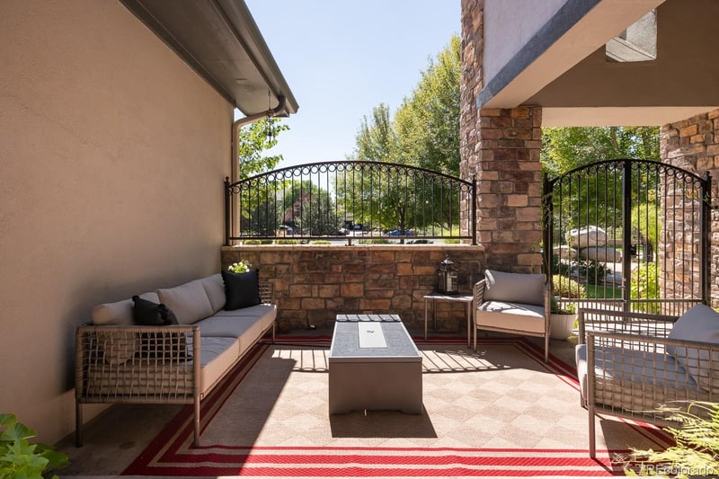 2483 W Peakview Ct, Littleton, CO 80120