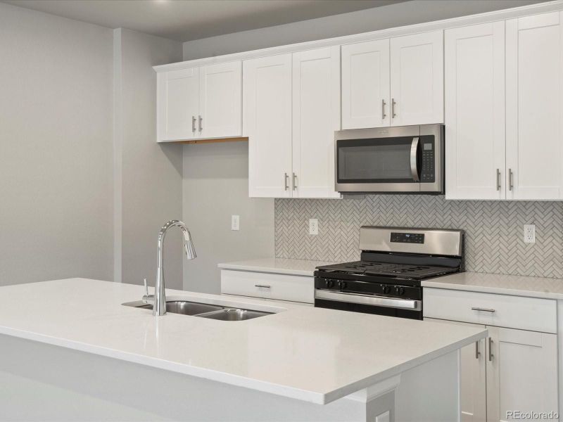 6378 N Lisbon St, Aurora, CO 80019