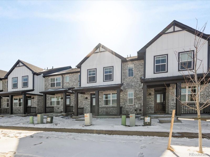 22160 East 8th Ave, Aurora, CO 80018