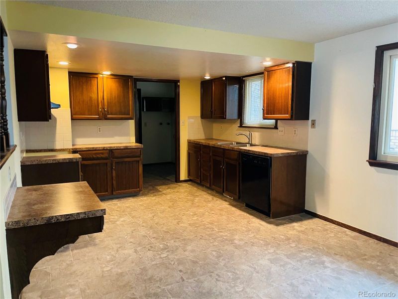 2247 Meadow St, Longmont, CO 80501