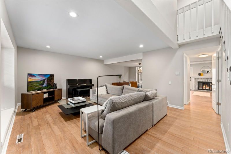 8185 E Phillips Cir, Centennial, CO 80112
