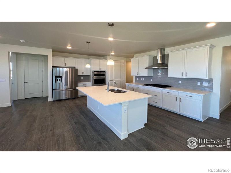 1153 Clara View Dr, Berthoud, CO 80513