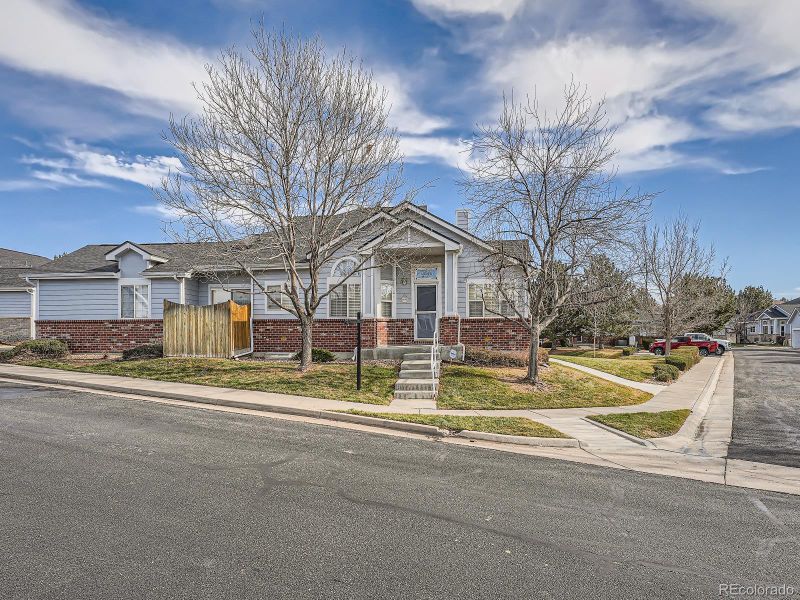 18499 E Columbia Cir, Aurora, CO 80013