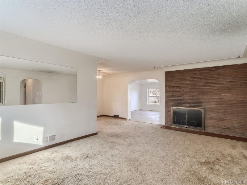 890 Flower St, Lakewood, CO 80215