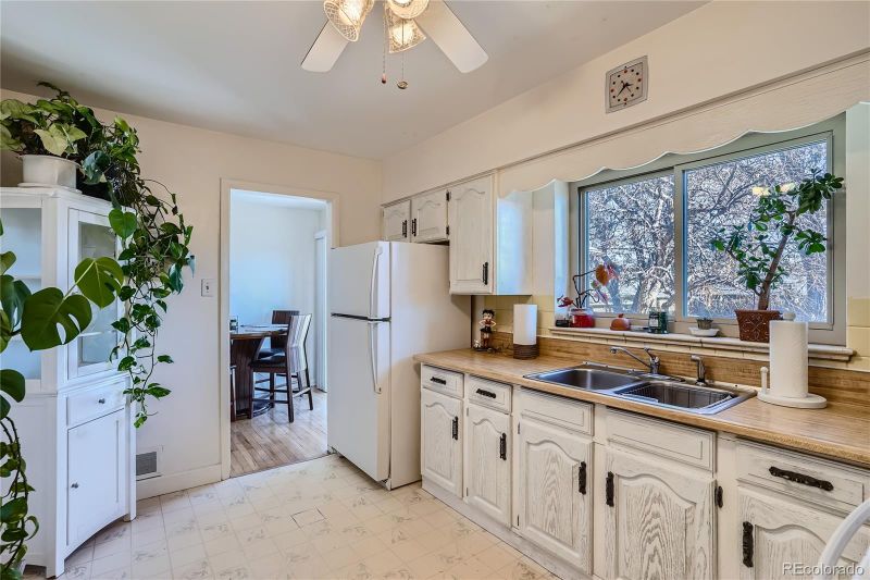 1430 S Gray St, Lakewood, CO 80232
