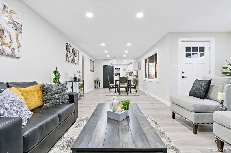3975 S Hazel Ct, Englewood, CO 80110