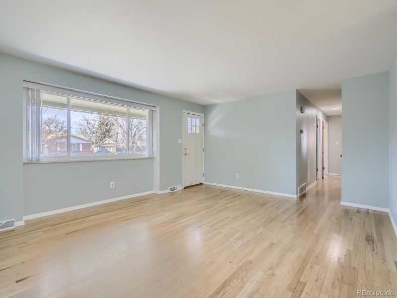 424 S Vaughn Way, Aurora, CO 80012