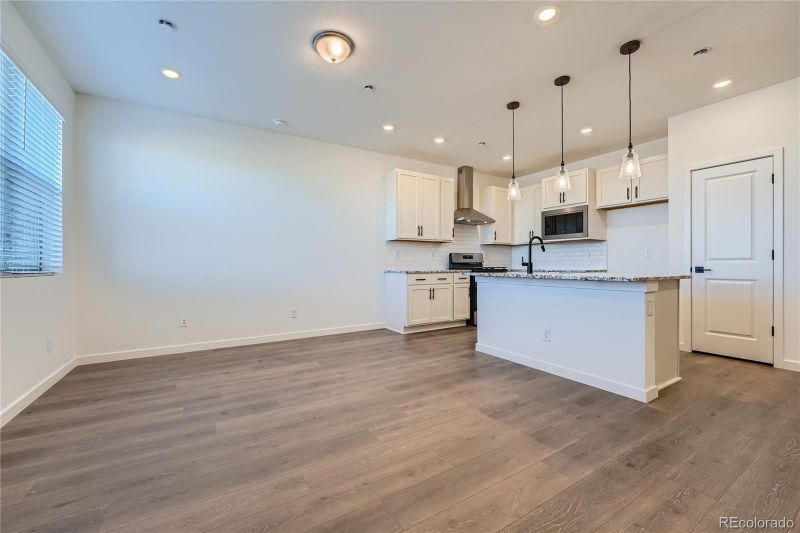 27712 E 1st Ave, Aurora, CO 80018