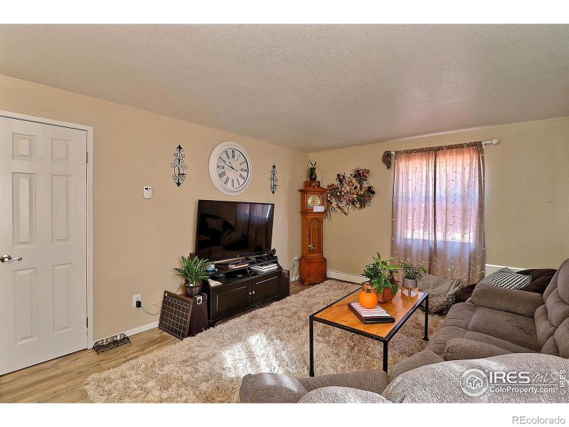 816 38th St, Evans, CO 80620
