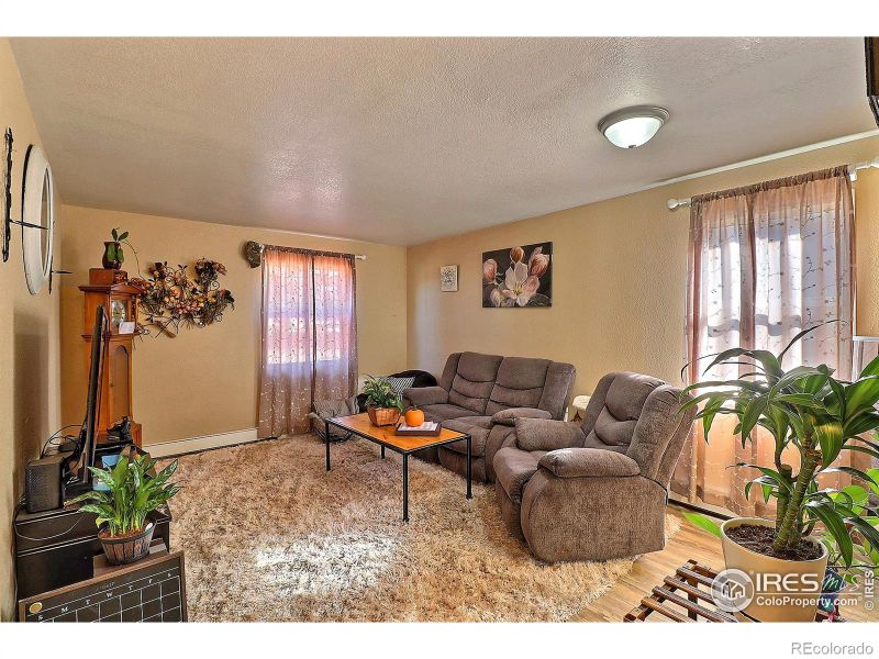 816 38th St, Evans, CO 80620