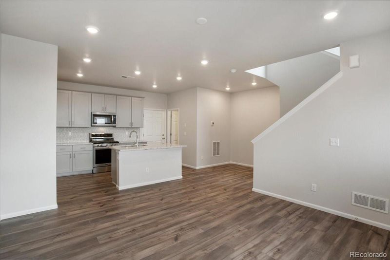 6357 Netherland Ct, Aurora, CO 80019