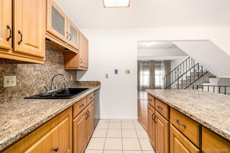 151 Oakland Ct, Aurora, CO 80011