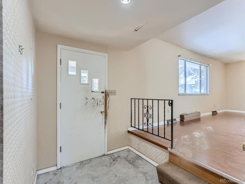 569 Ironton Ct, Aurora, CO 80010