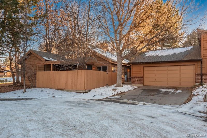 26 S Eagle Cir, Aurora, CO 80012