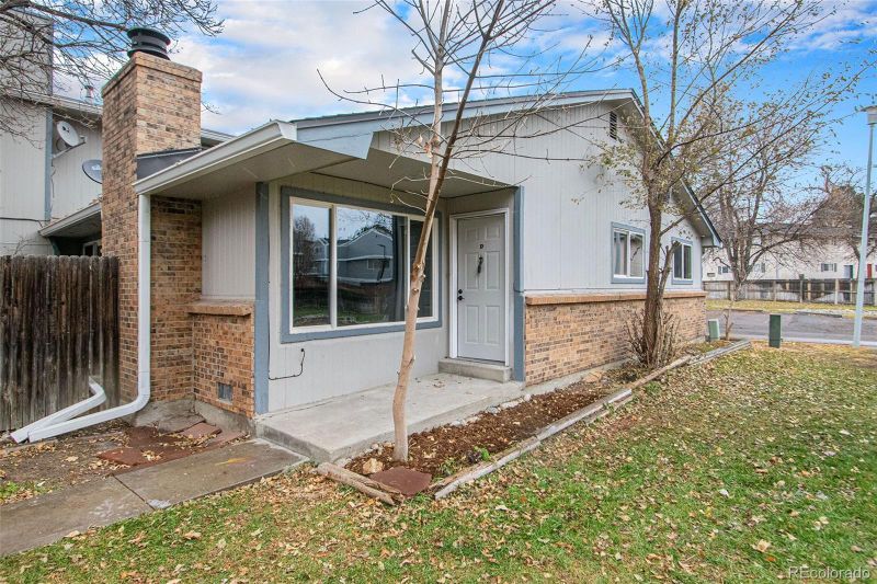 31 Newark St #D, Aurora, CO 80012