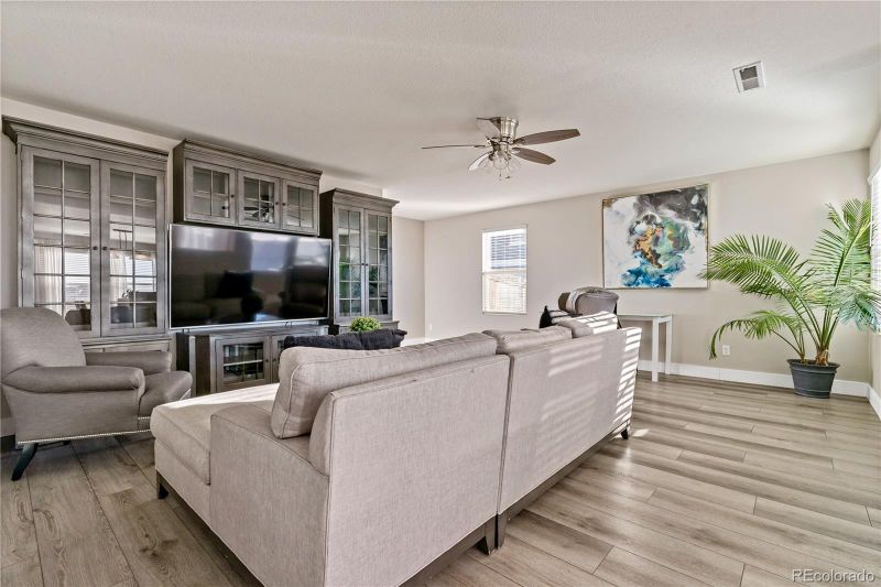 68 Meadowlark Cir, Lochbuie, CO 80603