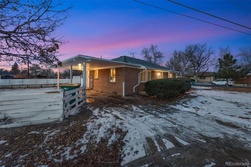 2301 Kingston St, Aurora, CO 80010
