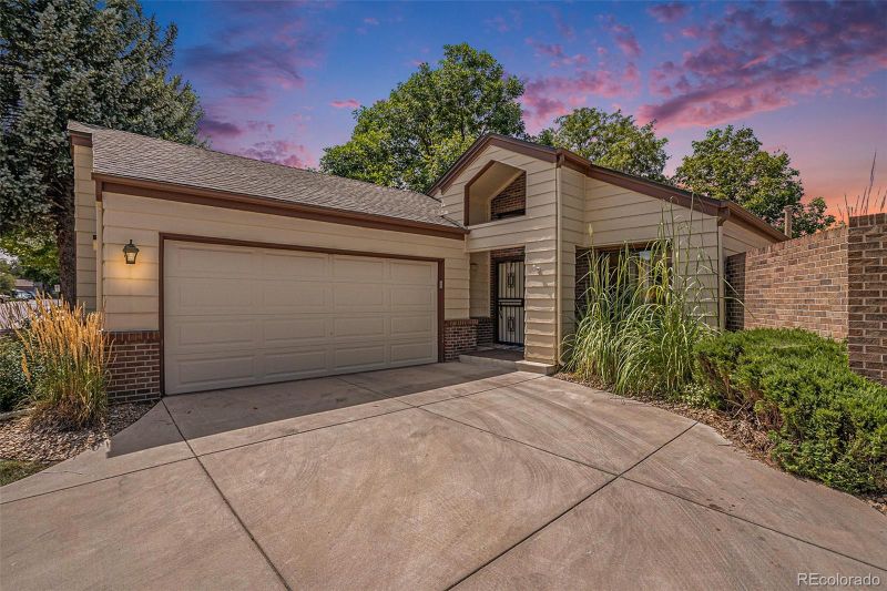 11205 E Baltic Pl, Aurora, CO 80014