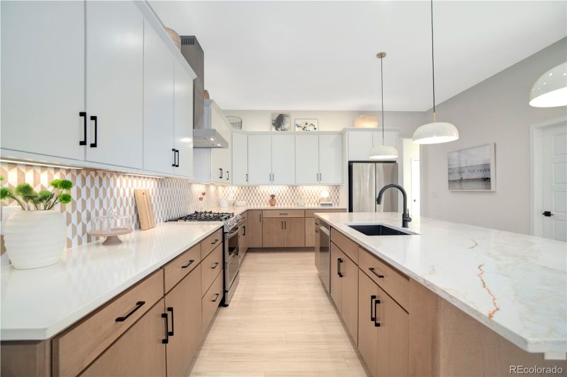 6048 Lisbon St, Aurora, CO 80019
