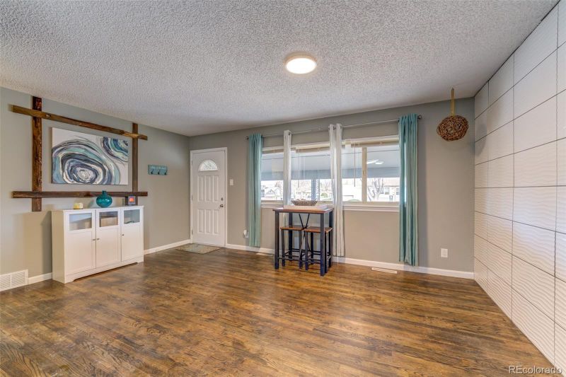 2101 Elmwood Ln, Pueblo, CO 81005