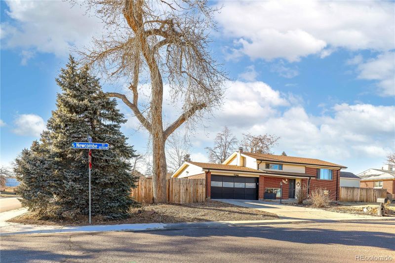 815 Newcombe St, Lakewood, CO 80215