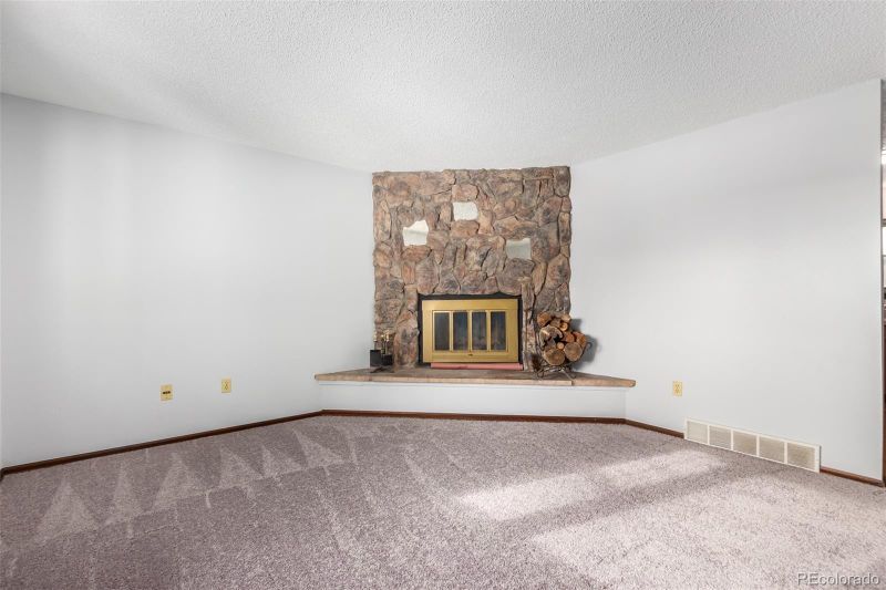 1233 S Del Norte Dr, Loveland, CO 80537