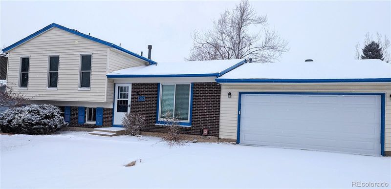 1252 S Olathe Way, Aurora, CO 80017