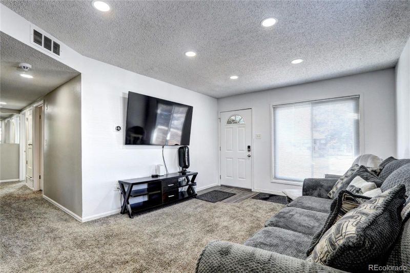 1080 Uvalda St, Aurora, CO 80011