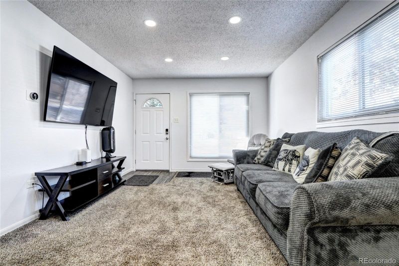 1080 Uvalda St, Aurora, CO 80011