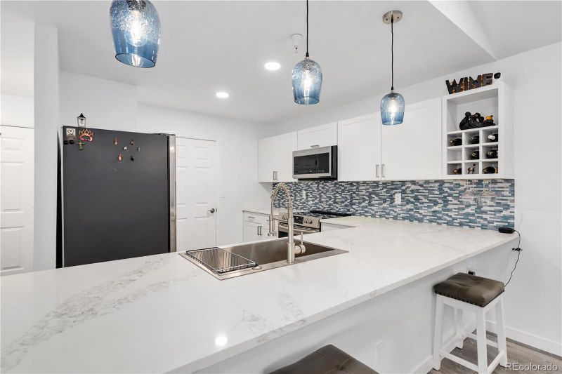 12293 W Cross Dr #302, Littleton, CO 80127
