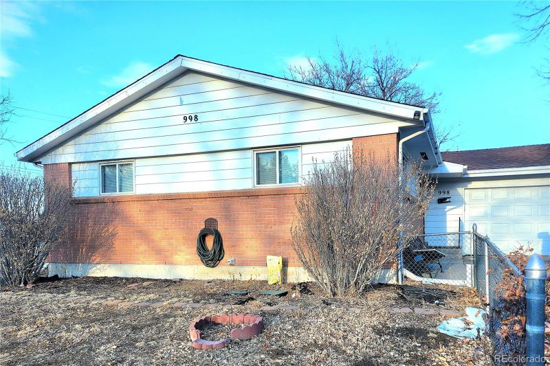 998 Elkhart St, Aurora, CO 80011