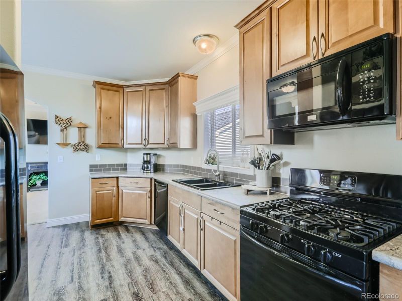 800 Glen Ayre St, Dacono, CO 80514