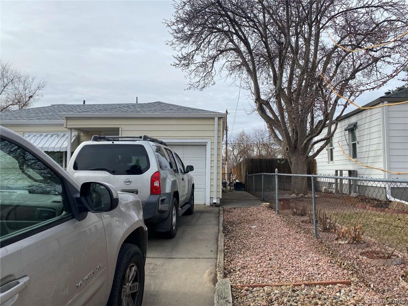 1947 Newark St, Aurora, CO 80010