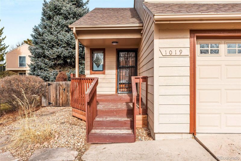 1019 W Peakview Cir, Littleton, CO 80120