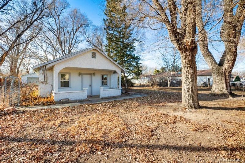 1129 25th Ln, Pueblo, CO 81006