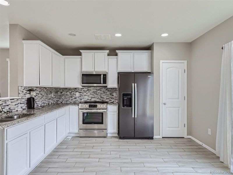 6251 Genoa St, Aurora, CO 80019