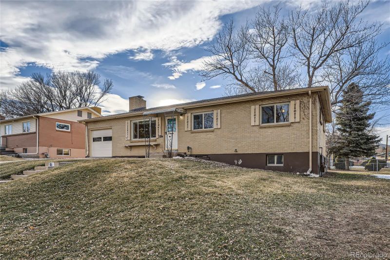 811 S Taft St, Lakewood, CO 80228