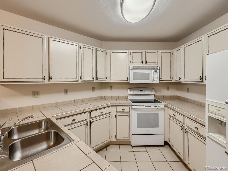 8643 E Dry Creek Rd #1223, Centennial, CO 80112