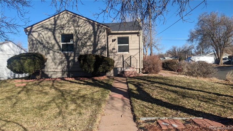 1300 Geneva St, Aurora, CO 80010