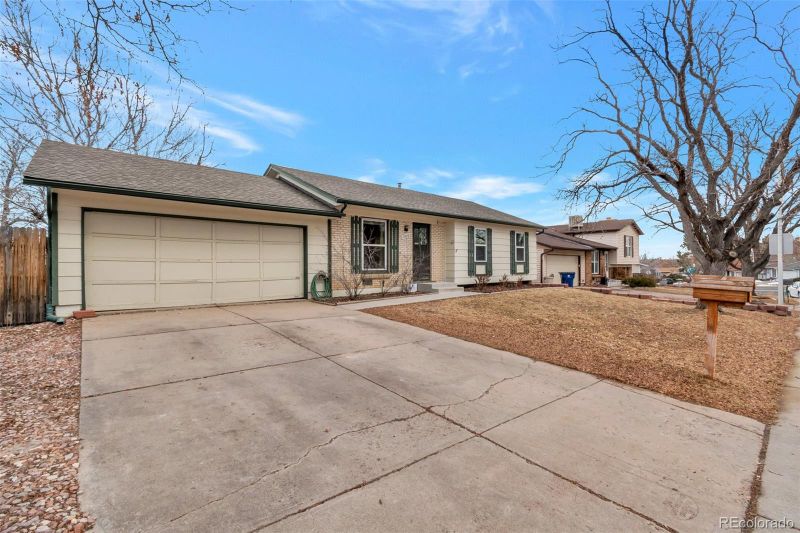 2016 S Ivory Way, Aurora, CO 80013