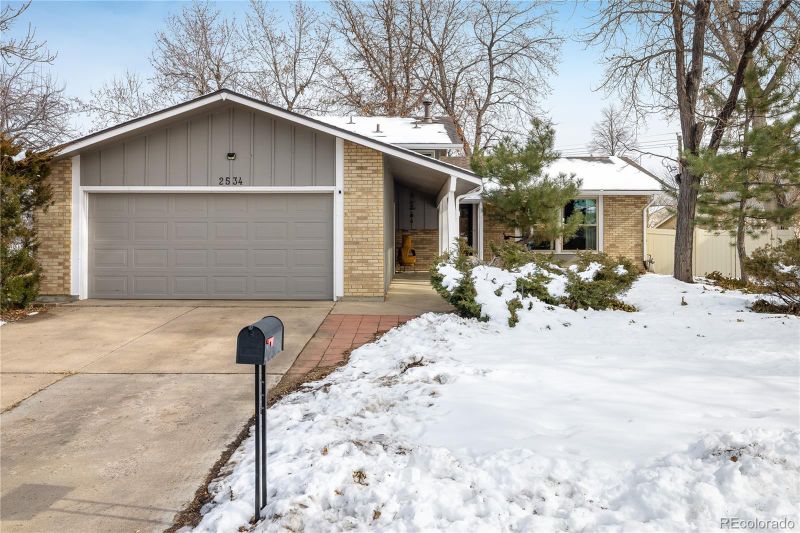 2534 S Nome St, Aurora, CO 80014