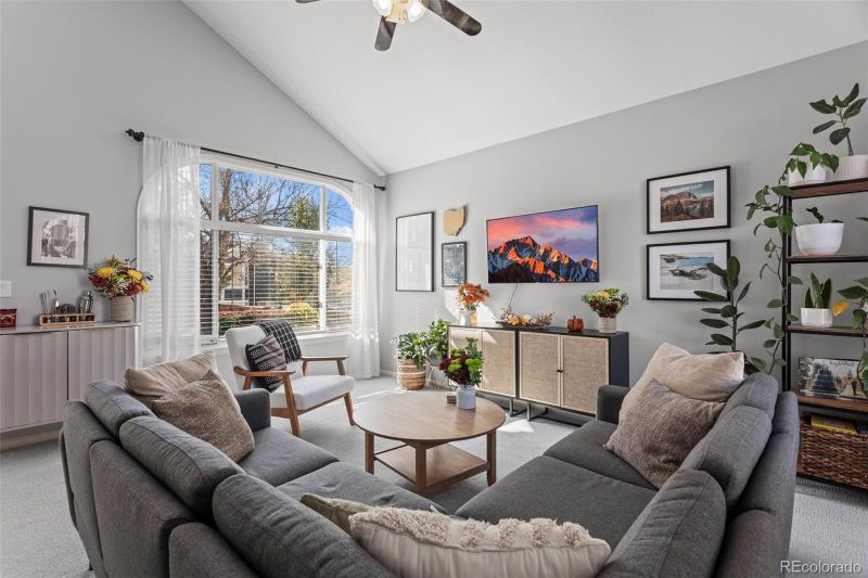 7156 Newhall Dr, Highlands Ranch, CO 80130