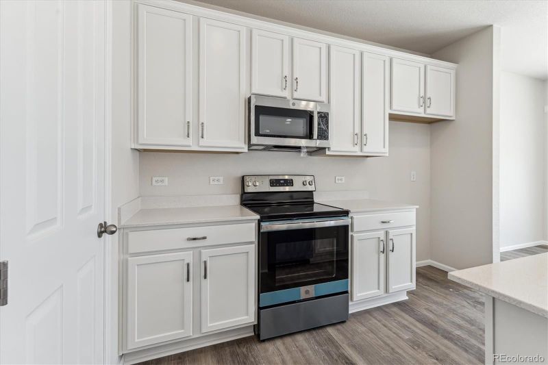 9794 Ceylon St, Commerce City, CO 80022