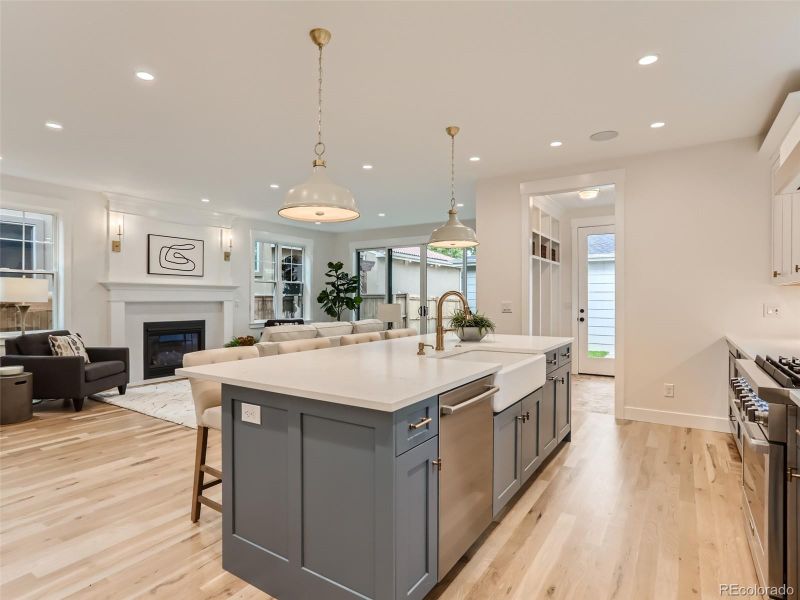 2644 Jasmine St, Denver, CO 80207