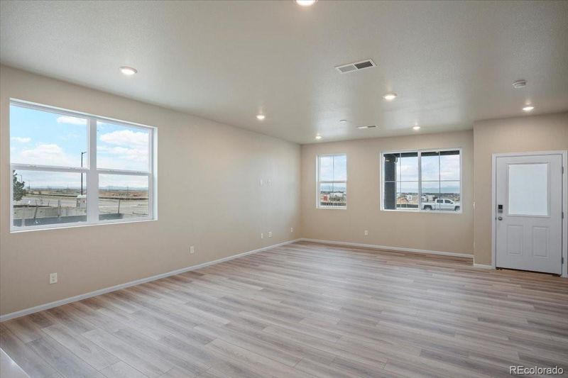 21183 E 63rd Dr, Aurora, CO 80019