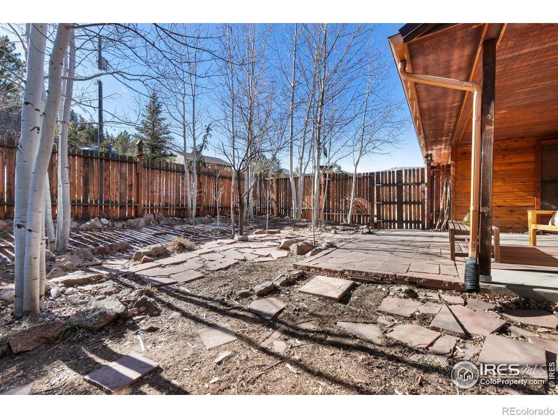 41 Navajo Ct, Lyons, CO 80540